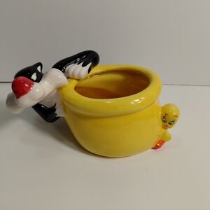 Looney Tunes 3D Sylvester and Tweety Yellow Ceramic Planter/Candy Dish